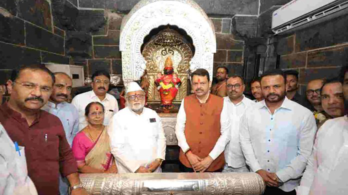 मुख्यमंत्री देवेंद्र फडणवीस यांनी घेतले श्री विठ्ठल रुक्मिणी मातेचे दर्शन
