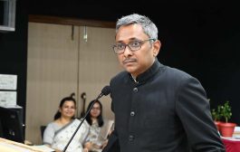 अधिकाऱ्यांनी कार्यालयाचे दार उघडे ठेवावे – निरंजनकुमार सुधांशू