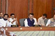 'एमआयडीसी' असलेल्या गावांना औद्योगिक नगरीचा दर्जा देण्यासाठी धोरण ठरवा; मुख्यमंत्री फडणवीस यांचे निर्देश