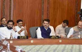 'एमआयडीसी' असलेल्या गावांना औद्योगिक नगरीचा दर्जा देण्यासाठी धोरण ठरवा; मुख्यमंत्री फडणवीस यांचे निर्देश