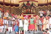 रायगडावर शिवराज्याभिषेक दिन मोठ्या जल्लोषात साजरा, रायगडावर शिवप्रेमींची प्रचंड गर्दी