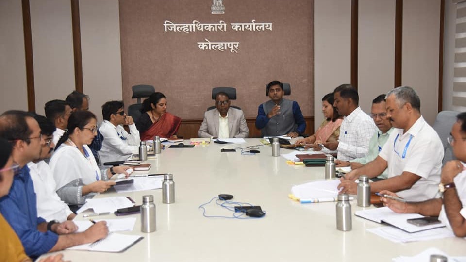 कोल्हापूर येथे स्थानिक स्वराज्य संस्था निवडणुकीचा आढावा, निवडणूक आयुक्तांनी दिल्या महत्त्वपूर्ण सूचना