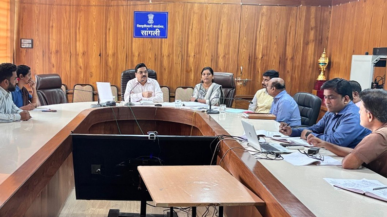 दिव्यांगांसाठी युडीआयडी कार्ड विशेष मोहीम राबवणार - जिल्हाधिकारी अशोक काकडे