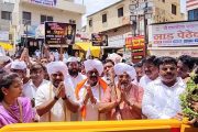 कर्जमाफी व शक्तीपिठ मार्ग रद्द करण्याच्या मागणीसाठी पंढरीत विठ्ठलाला साकडे!