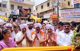 कर्जमाफी व शक्तीपिठ मार्ग रद्द करण्याच्या मागणीसाठी पंढरीत विठ्ठलाला साकडे!