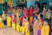 इस्लामपुरात 'मुक्तांगण' मध्ये चिमुकल्यांची दहीहंडी