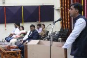 स्क्रीन टाईम हा स्टडी टाईम बनवा; जिल्हाधिकाऱ्यांनी युवकांना दिला यशस्वी जीवनाचा मूलमंत्र