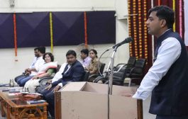 स्क्रीन टाईम हा स्टडी टाईम बनवा; जिल्हाधिकाऱ्यांनी युवकांना दिला यशस्वी जीवनाचा मूलमंत्र