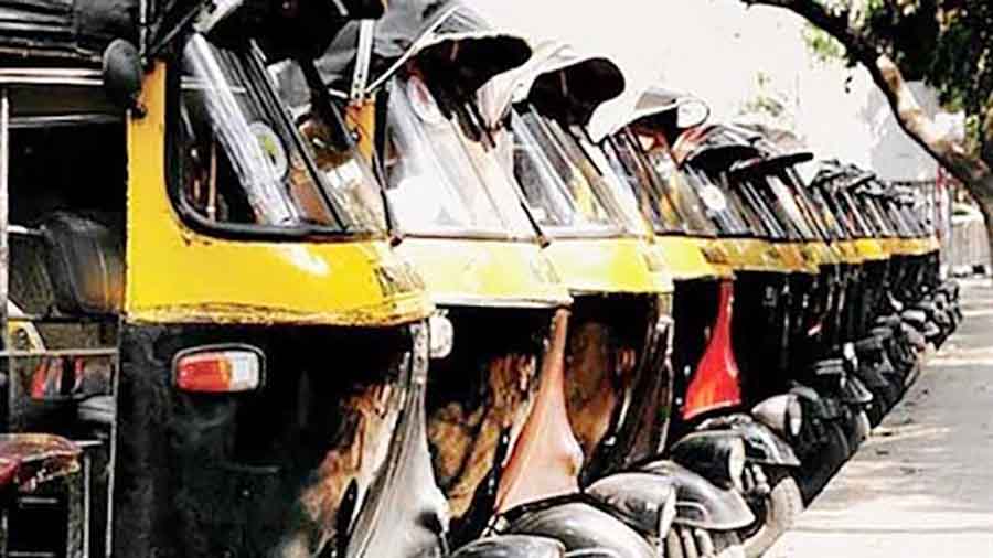 टॅक्सी, ऑटो रिक्षा प्रवासी वाहनांची वयोमर्यादा निश्चित