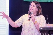 सोशल मीडिया सर्वात प्रभावी अस्त्र, जास्तीत लोकापर्यंत पक्षाचे संदेश पाठवण्यासाठी वापर करा : सुप्रिया श्रिनेत
