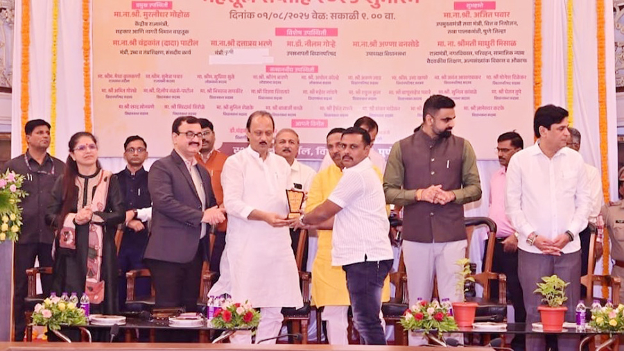 सहाय्यक महसूल अधिकारी शशिकांत सूर्यवंशी यांचा सत्कार