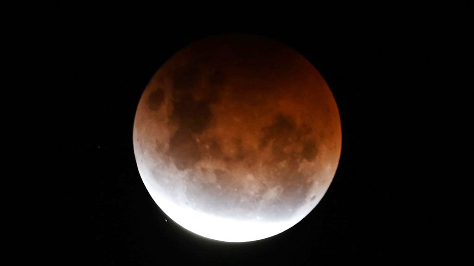 भाद्रपद पौर्णिमेला खग्रास चंद्रग्रहण, भारतातही दिसणार, पाहा मान्यता