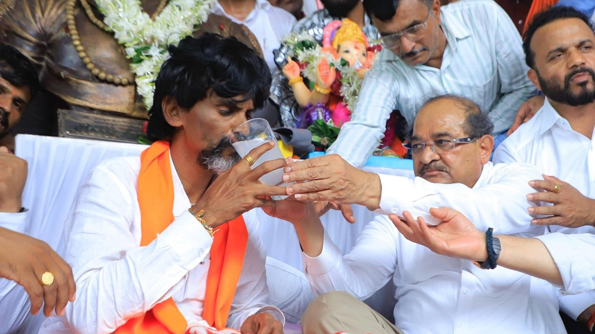 मनोज जरांगेंनी उपोषण सोडले, अखेर सरकारचा जीआर स्वीकारला! पाचव्या दिवशी आंदोलनाची सांगता
