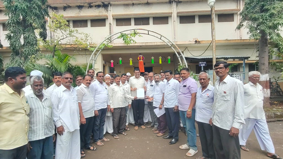 प्रतिटन ३,७५१ रूपये एकरकमी पहिली उचल द्यावीच लागेल, अन्यथा गळीत हंगाम होऊ देणार नाही; 'स्वाभिमानी'चा इशारा