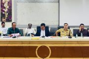अद्यापही ऊसदर जाहीर न केलेल्या कारखान्यांनी त्वरित दर जाहीर करावा - जिल्हाधिकारी संतोष पाटील