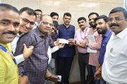 आमदारांच्या स्वीय सहाय्यकांचा पूरग्रस्तांसाठी मदतीचा हात, मुख्यमंत्री सहाय्यता निधीत ३ लाख जमा