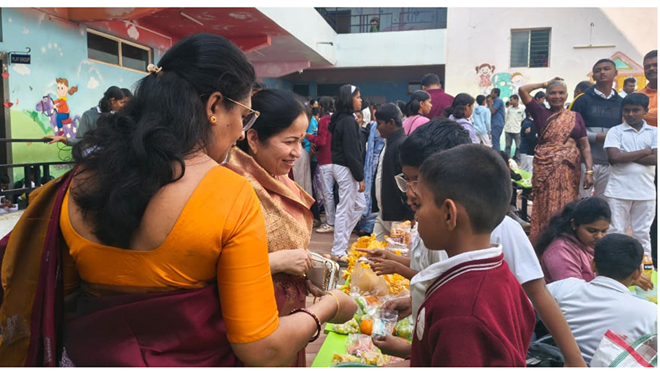 दहा रुपयांची मेथी, वीस रुपयांची काकडी...घ्या गोड सफरचंद! प्रकाश पब्लिक स्कूलमध्ये ‘मार्केट डे’चा उत्साह