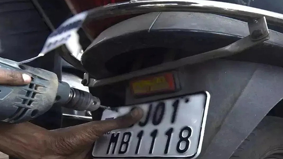 एचएसआरपी नंबर प्लेट वेळेत बसवा आणि दंड टाळा!