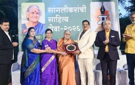 जिल्हाधिकारी अशोक काकडे यांच्या मोतीबागेत फुलली शब्दफुलांची मैफल