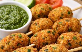 सकाळच्या नाश्त्यासाठी काहीतरी चटपटीत हवंय? कपभर पोह्यापासून बनवा कुरकुरीत व्हेजिटेबल लॉलीपॉप!