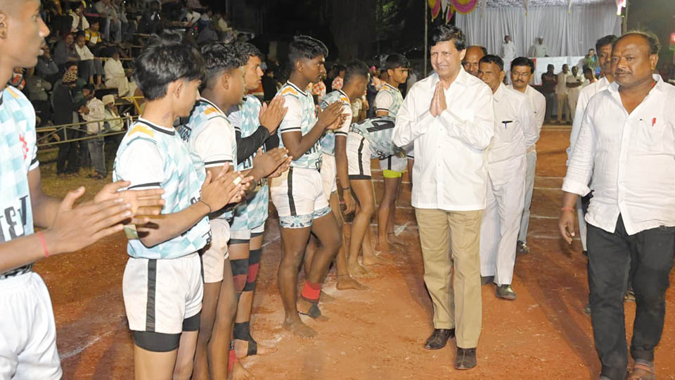 पुण्याचा विजूभाऊ पठारे संघ ठरला जयवंतराव भोसले कबड्डी चषकाचा मानकरी