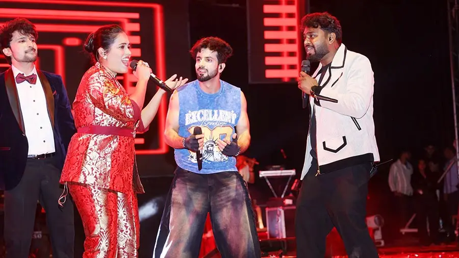 सायली कांबळे आणि अंकुश भारद्वाजच्या सुरांनी ईश्वरपूरकर मंत्रमुग्ध; 'सैराट' ते 'हम्मा हम्मा'... 'झिंग झिंगाट'वर रसिक थिरकले!