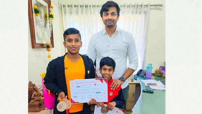 ईश्वरपूरच्या समर्थ सावंत, कुणाल जेजुरकर यांचे राज्यस्तरीय बॅडमिंटन स्पर्धेत यश