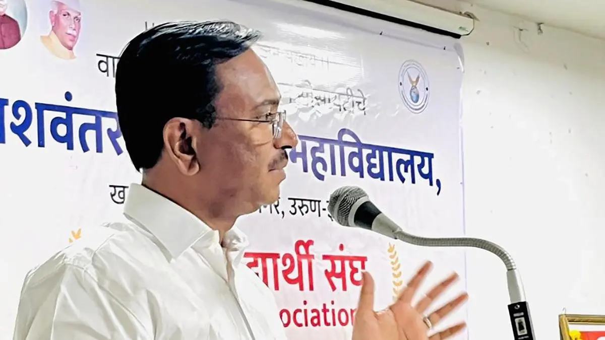 माजी विद्यार्थ्यांनी संस्थेशी असलेले ऋणानुबंध अखंड जपावेत : ॲड. धैर्यशील पाटील