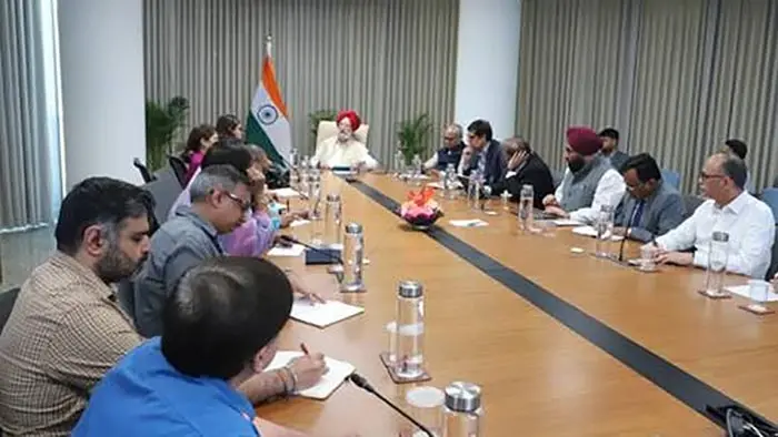 मध्य पूर्वेतील संघर्षाचा भारतावर परिणाम होणार का? इंधन साठ्याबाबत केंद्र सरकारनं केली स्थिती स्पष्ट