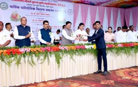 विद्यार्थ्यांनी महापुरुषांचा आदर्श घ्यावा : जिल्हाधिकारी संतोष पाटील