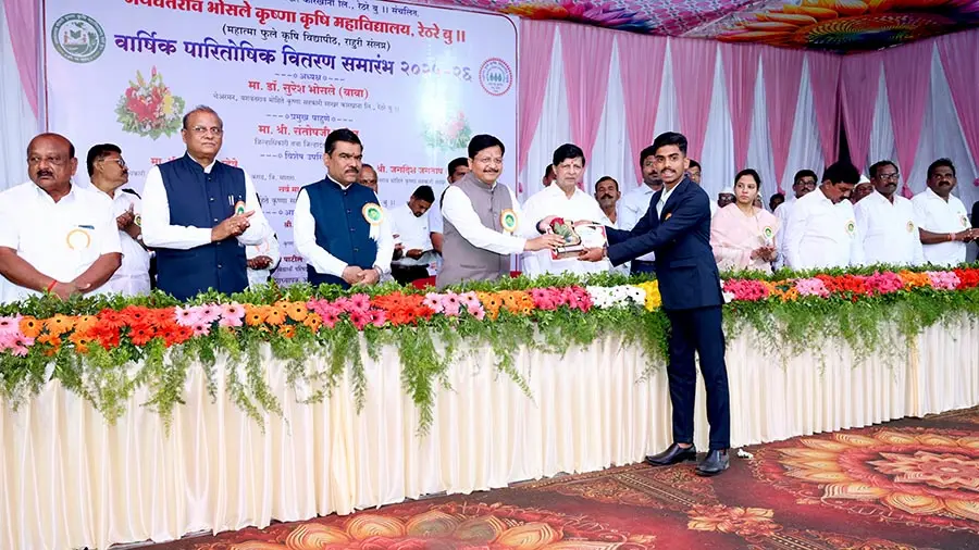 विद्यार्थ्यांनी महापुरुषांचा आदर्श घ्यावा : जिल्हाधिकारी संतोष पाटील