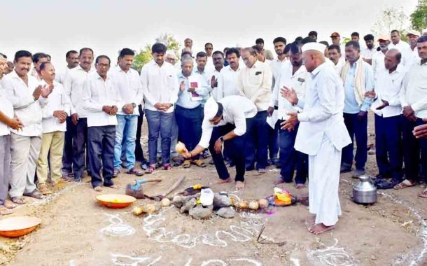 'वाटेगांव संयुक्त'च्या माध्यमातून माणिकवाडी येथे नवीन पाईप लाईनच्या कामाचा शुभारंभ