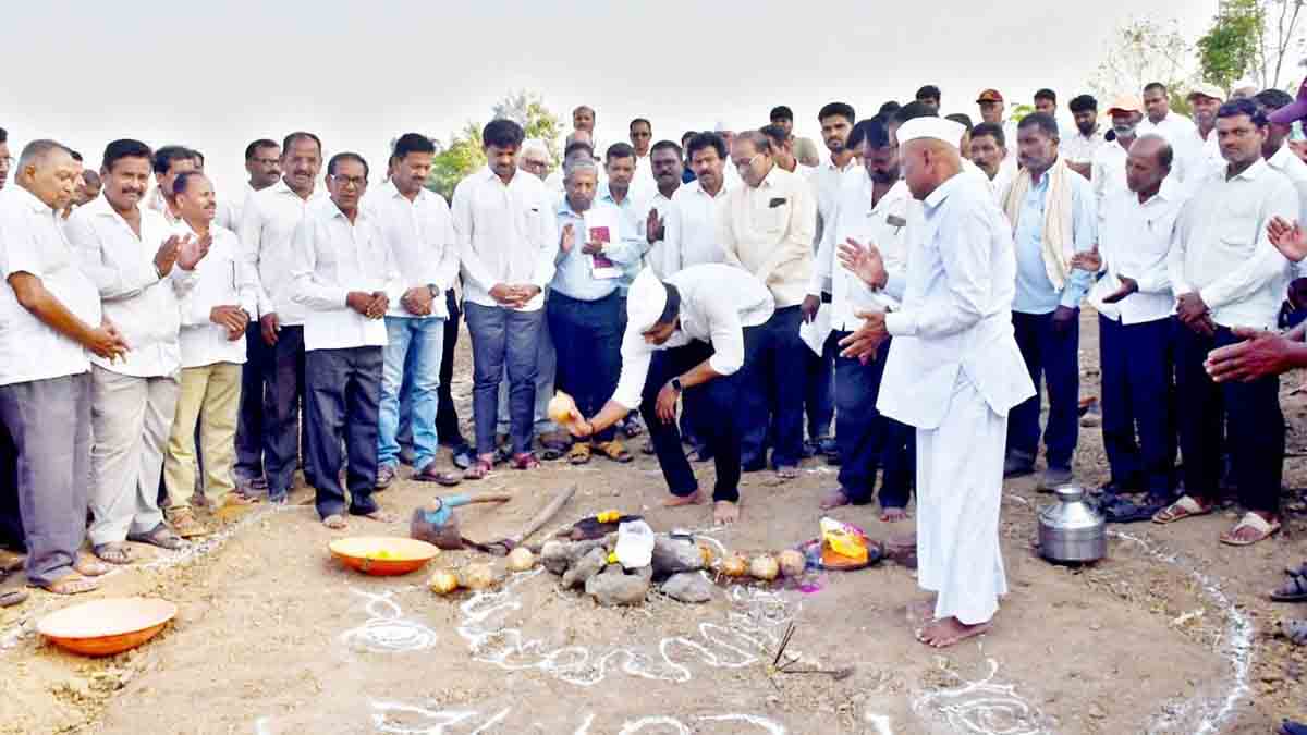 'वाटेगांव संयुक्त'च्या माध्यमातून माणिकवाडी येथे नवीन पाईप लाईनच्या कामाचा शुभारंभ