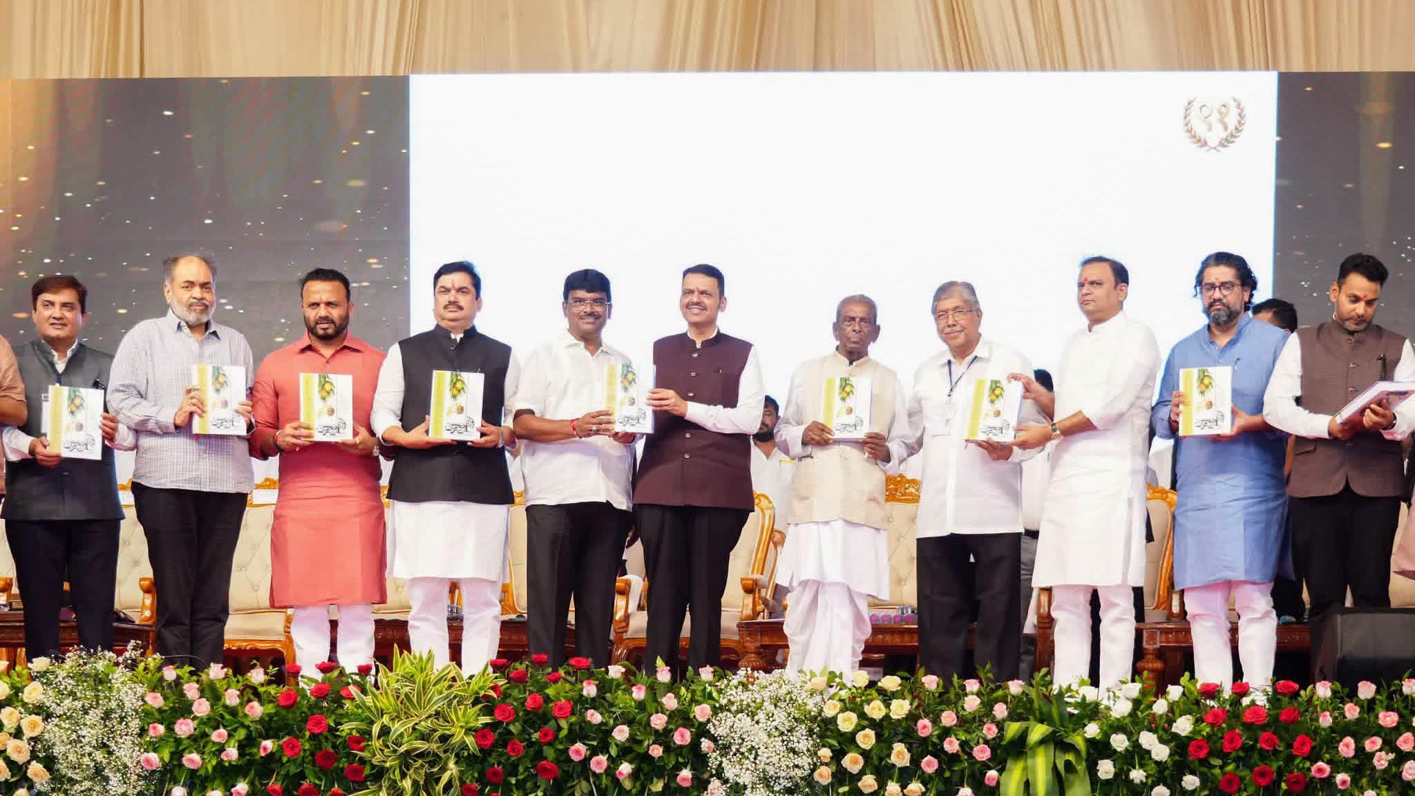 ज्येष्ठ नेते अण्णासाहेब डांगे हे महाराष्ट्राच्या राजकारणातील भीष्म पितामह : मुख्यमंत्री देवेंद्र फडणवीस